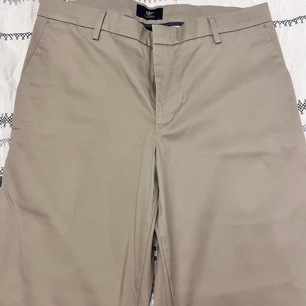 Mens Dockers Straight fit khakis